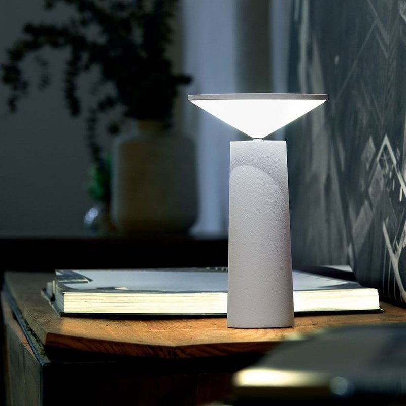 ORBITRAY – Table lamp with rotatable shade & adjustable brightness