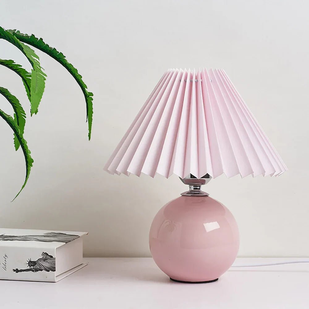 RETROLUME – Elegant Vintage Table Lamp with Foldable Lampshade