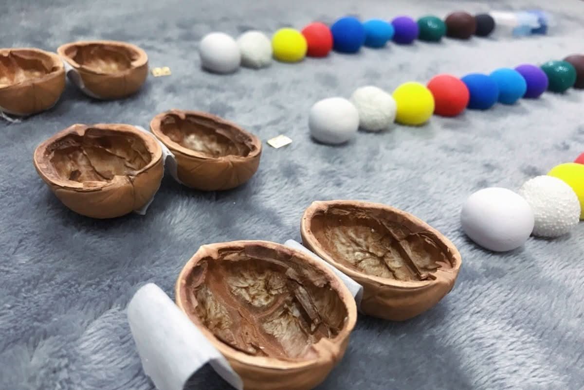 WALDWHISPER – Handmade dollhouse made from walnut shells with interior lighting