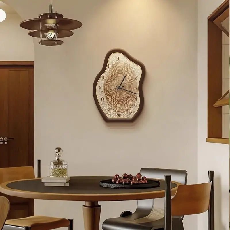 TIMEWAVER – Modern wall clock in irregular ring shape for any room