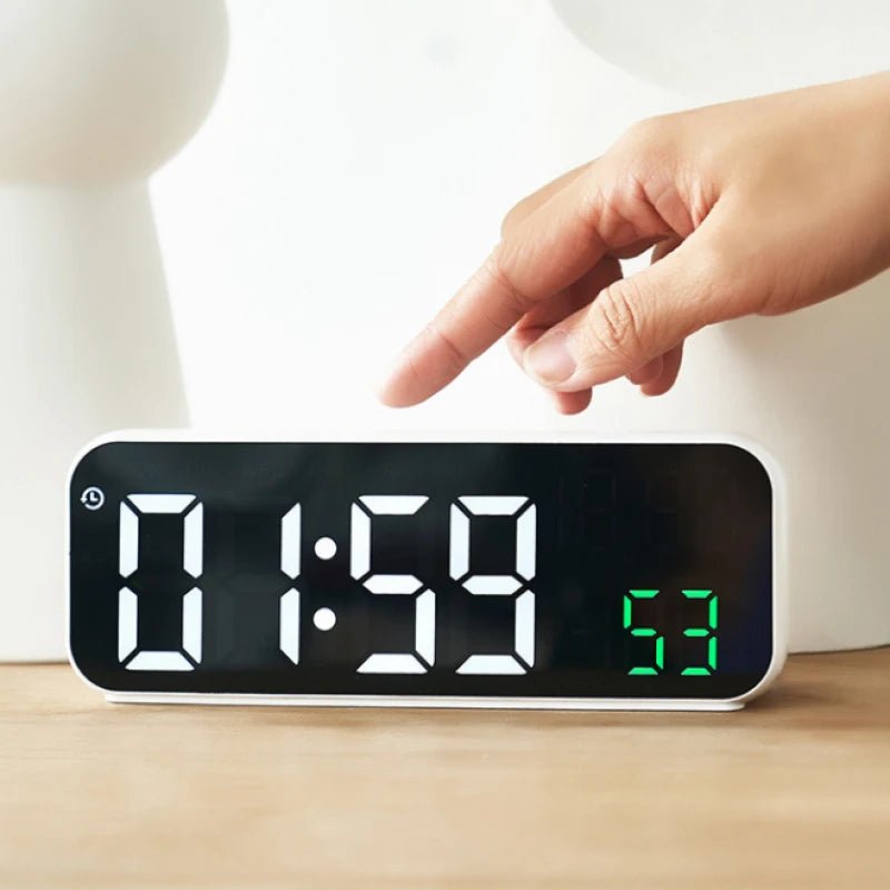 EASYWAKE – Digital LED Alarm Clock with Voice Control & Temperature Display