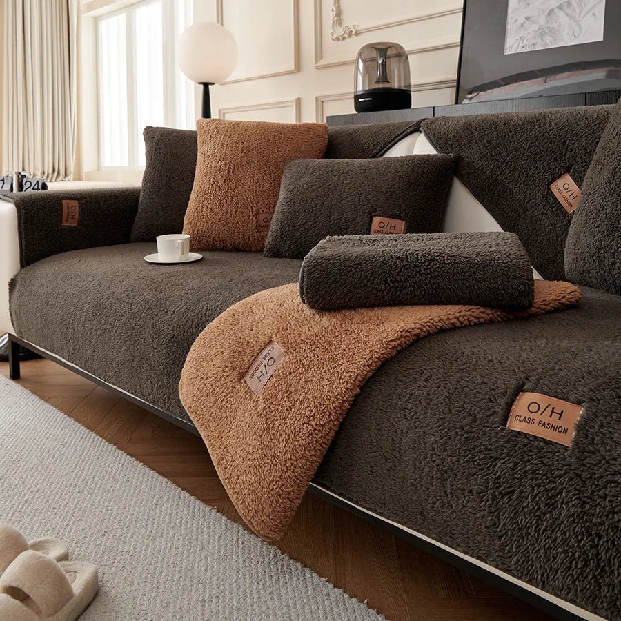 COUCHCLOUD – Plush sofa cover made of lambswool for warmth and protection