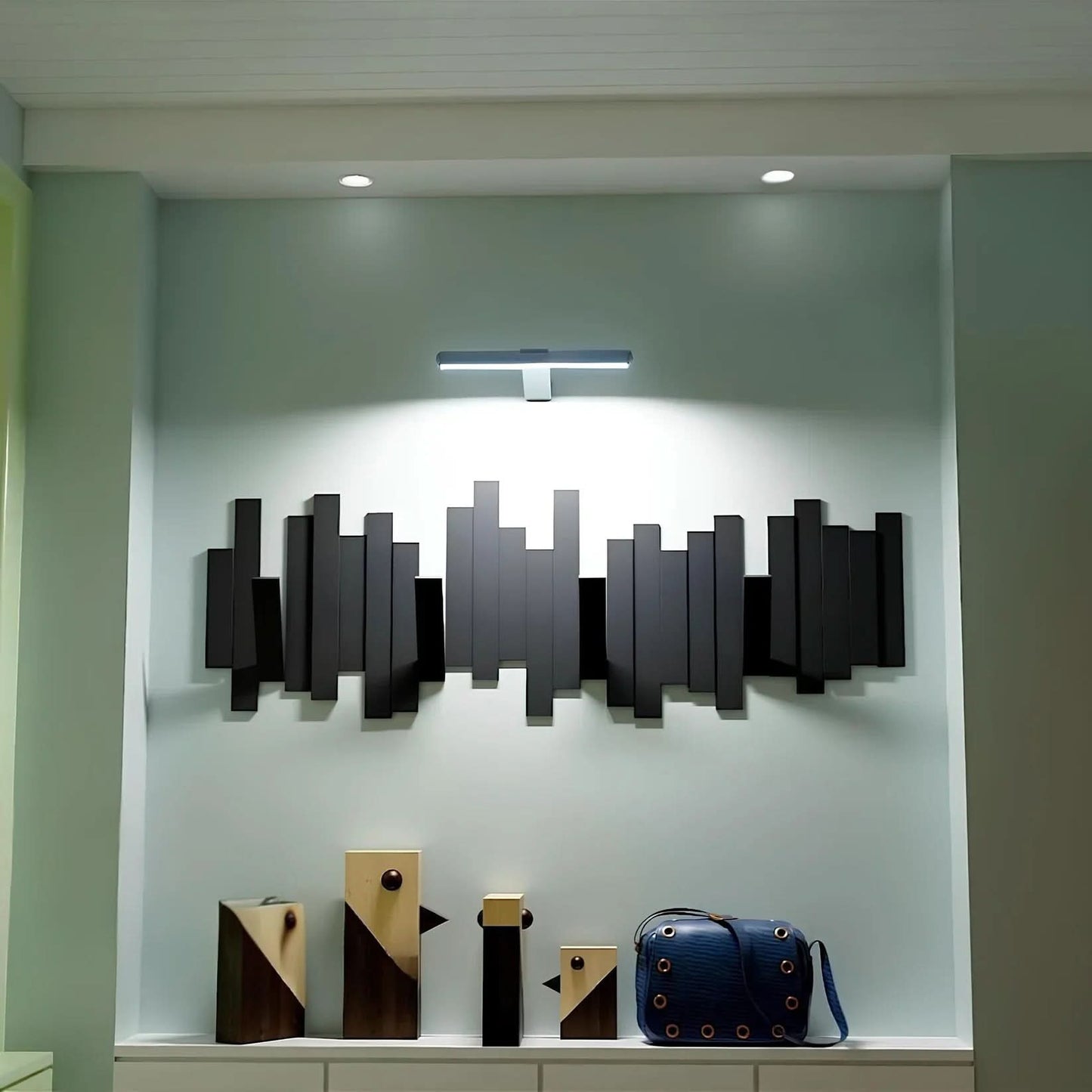 ArtGlow swivelling LED wall light - Wireless & stylish for any gallery wall