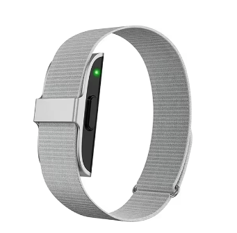 HealthTrack - IP68 fitness tracker with heart rate & O2 measurement