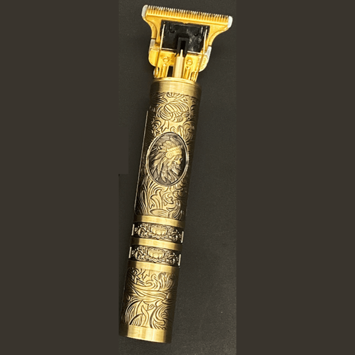 Skulltrim - Vintage beard trimmer with battery & precision cut for beard & hair