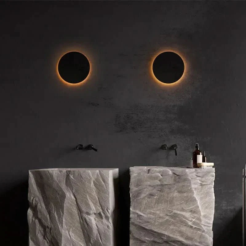 Orr Outdoor Wall Lamp - Minimalist LED wall light in round or square, IP65