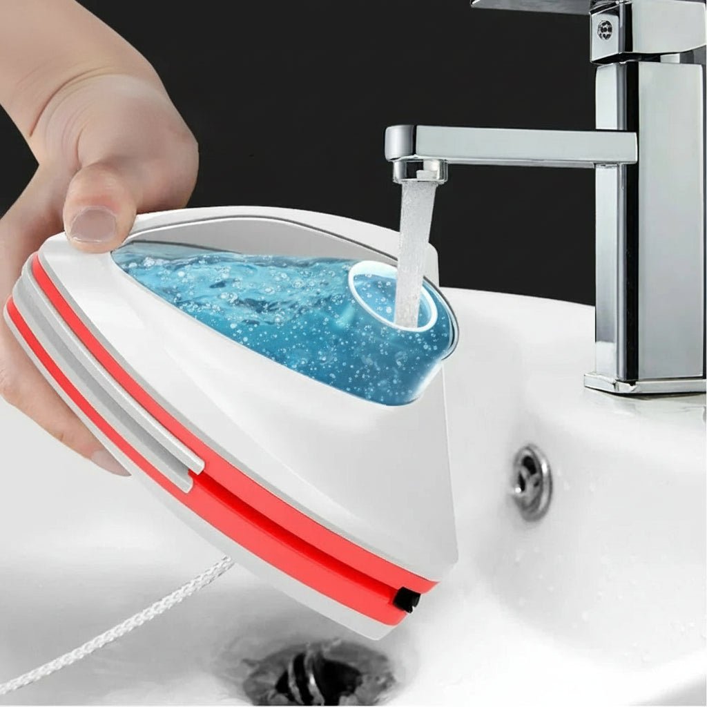 WATERSWIPE – Magnetic double-sided glass cleaner with water filling chamber