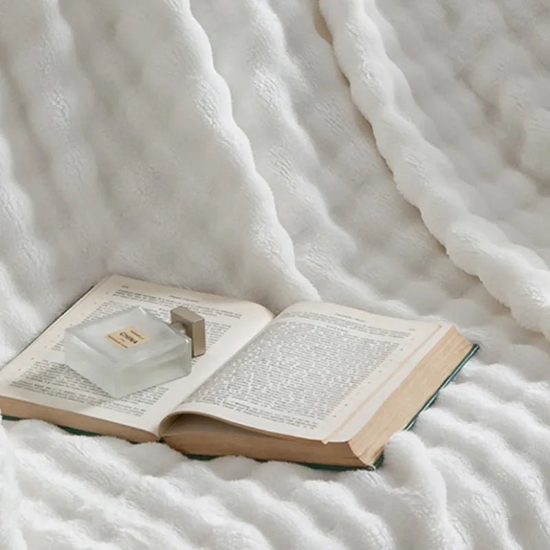 SOFTDIM – Cozy 3D Bubble Plush Blanket for All Seasons