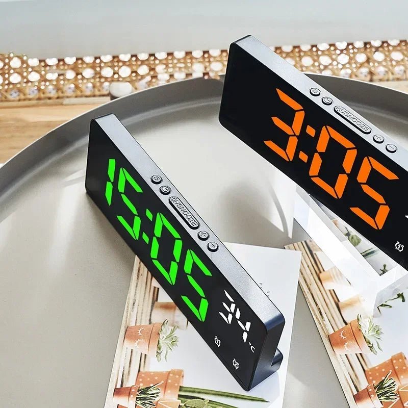 SMARTVOX – Digital alarm clock with voice control & dual alarm