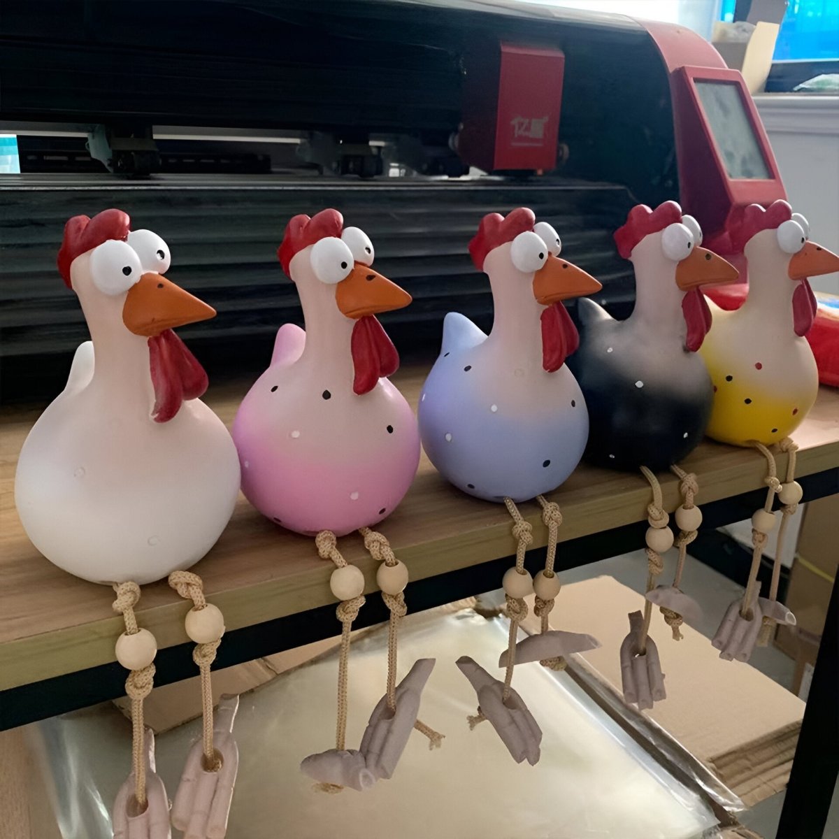 FARMYARD – Chicken figure with large eyes made of weatherproof resin for an attractive garden