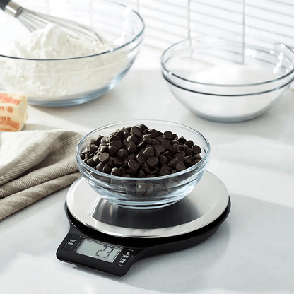 MEALMATE – Digital kitchen scale with clearly visible LCD panel