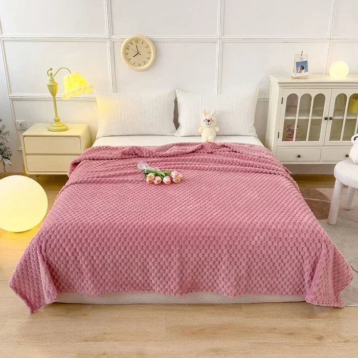 HOMELYFLEECE – Cozy Coral Fleece Blanket for Comfortable Warmth in Everyday Life