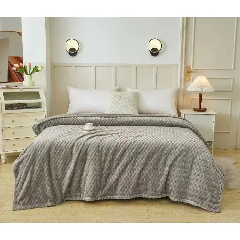 HOMELYFLEECE – Cozy Coral Fleece Blanket for Comfortable Warmth in Everyday Life