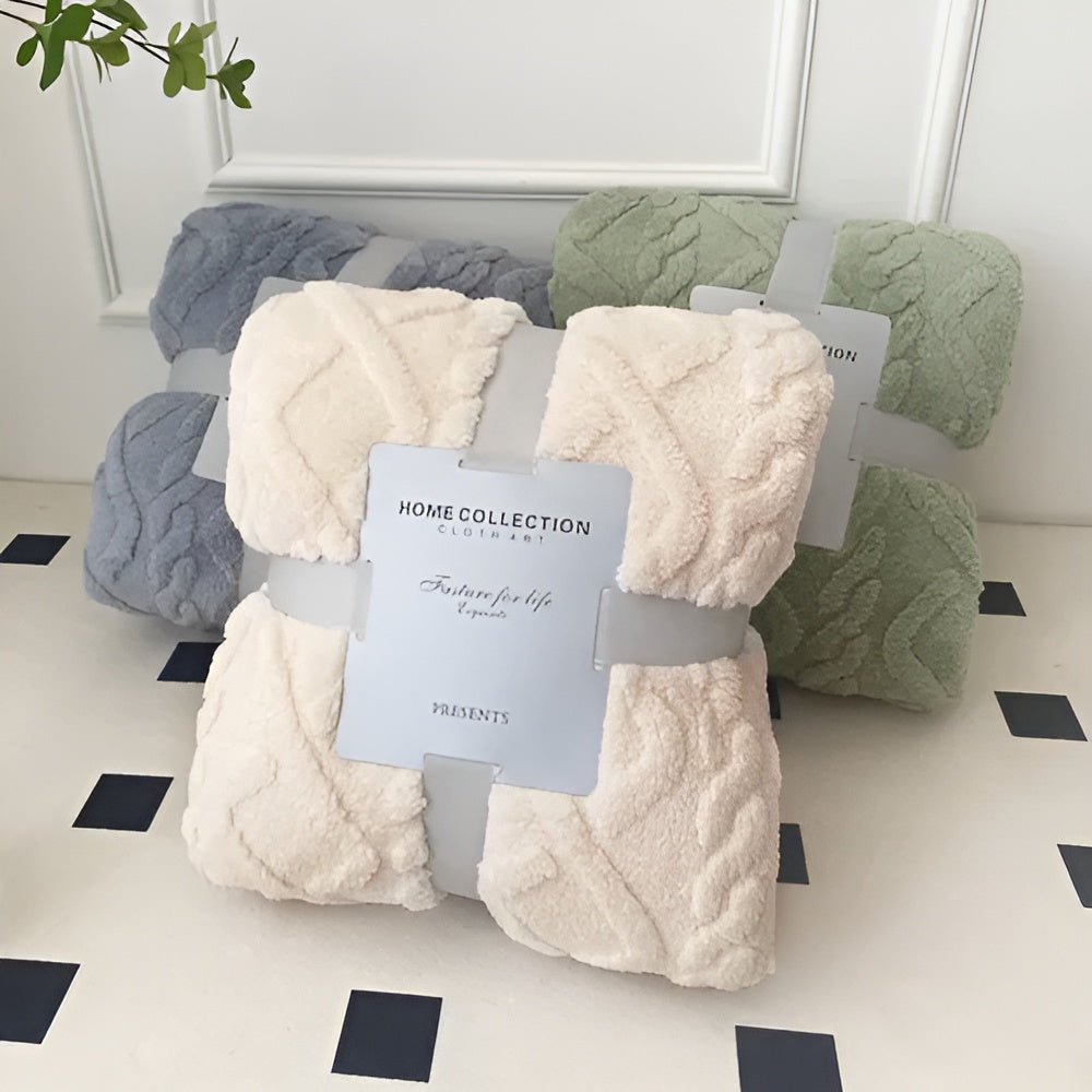 SNUGLAYERS – Double-layer fleece blanket with modern geometric design