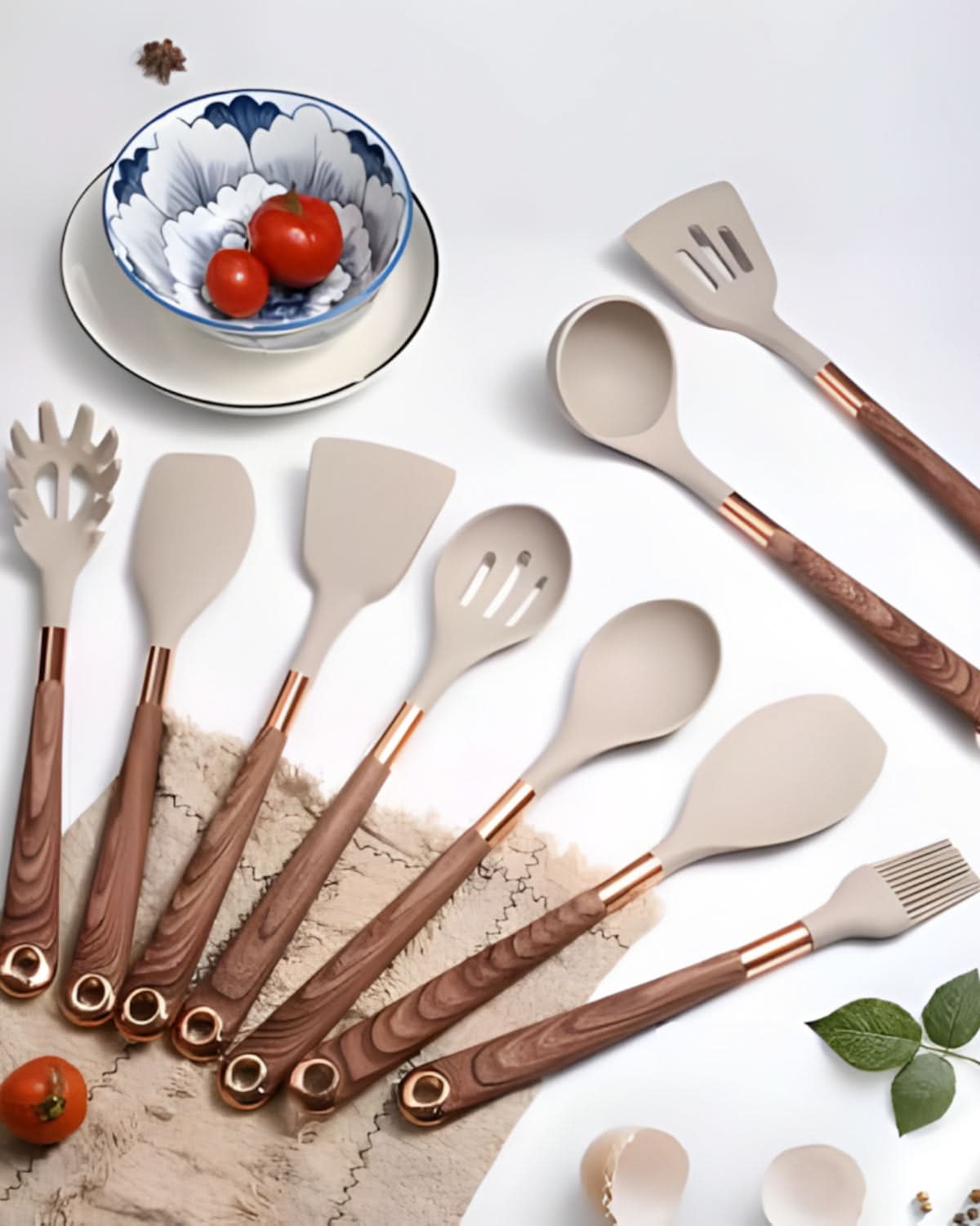 UTENSILIA – Elegant silicone utensil set with handles in wood design