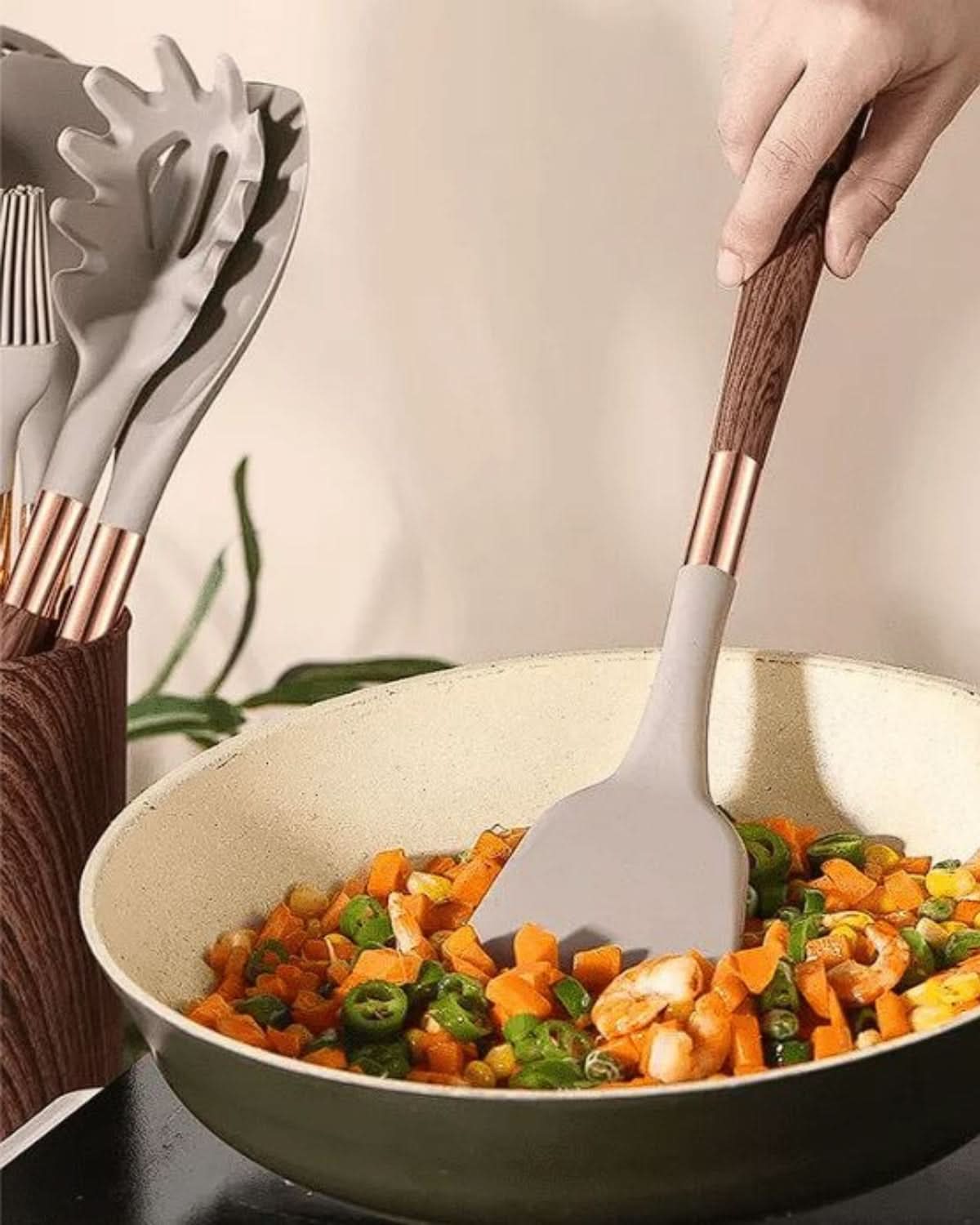 UTENSILIA – Elegant silicone utensil set with handles in wood design