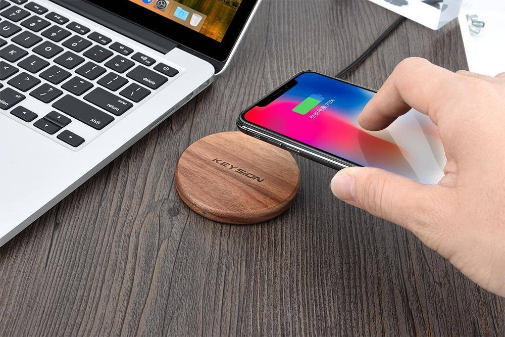 EARTHWATT – Sustainable Qi Fast Charger made of Bamboo with Overheat Protection