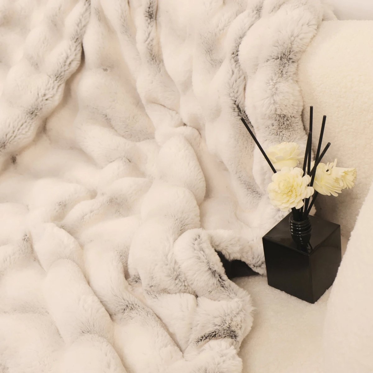 COMFYRA – Double-sided artificial rabbit fleece blanket for daily comfort