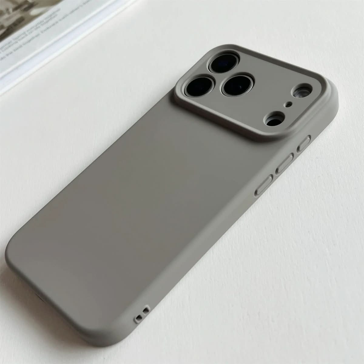 SLEEKSHIELD – Slim, shockproof silicone case with soft-touch grip