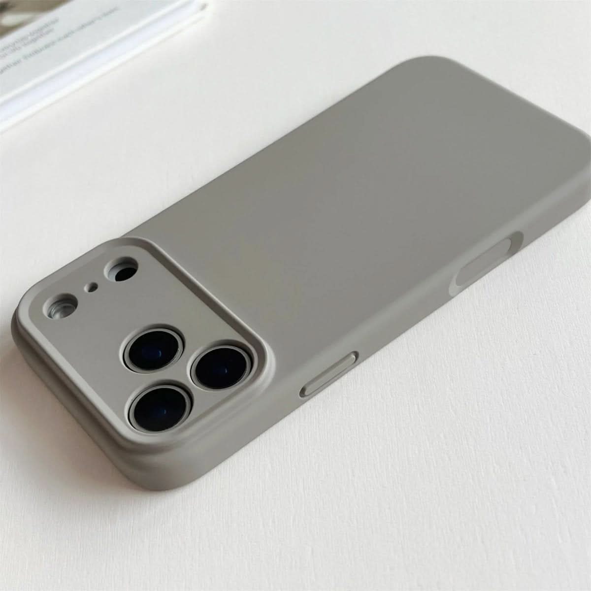 SLEEKSHIELD – Slim, shockproof silicone case with soft-touch grip