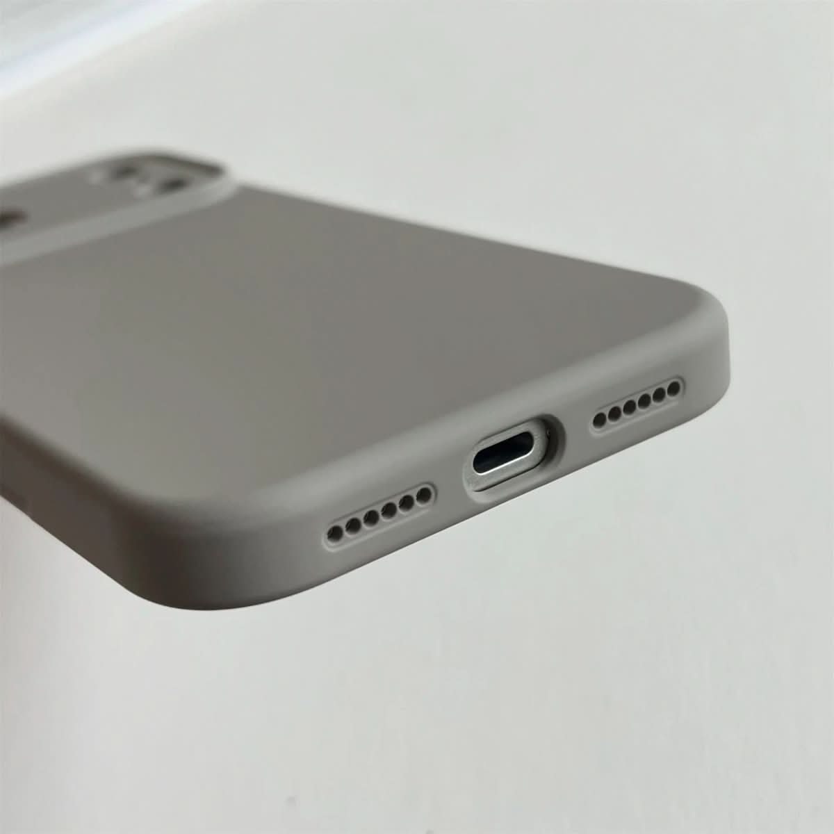 SLEEKSHIELD – Slim, shockproof silicone case with soft-touch grip