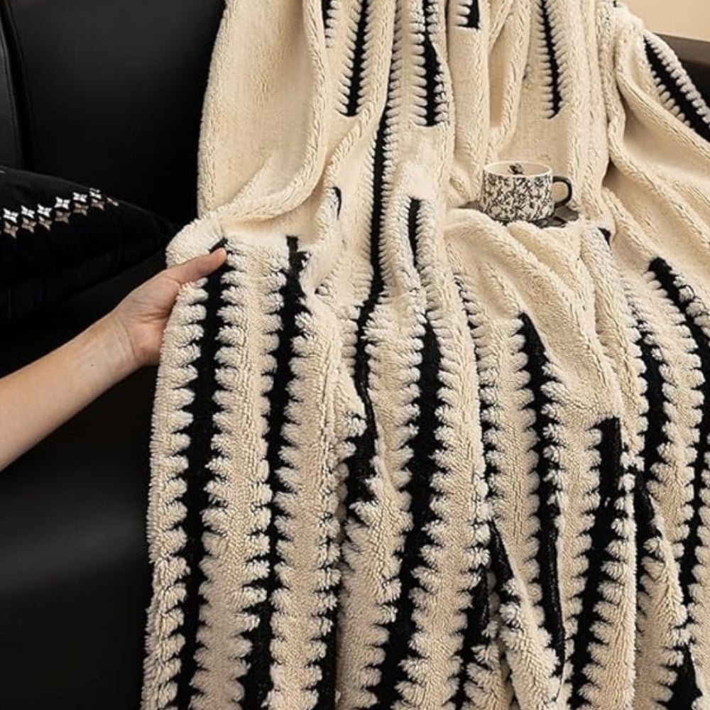 SOFACLOUD – Soft Plush Tufted Blanket for Cozy Living Spaces