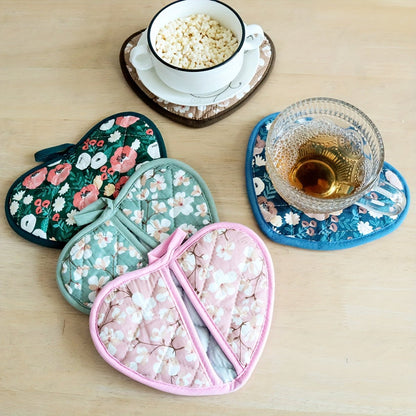 WARMHEART – Heat-resistant heart-shaped pot holders in floral vintage design