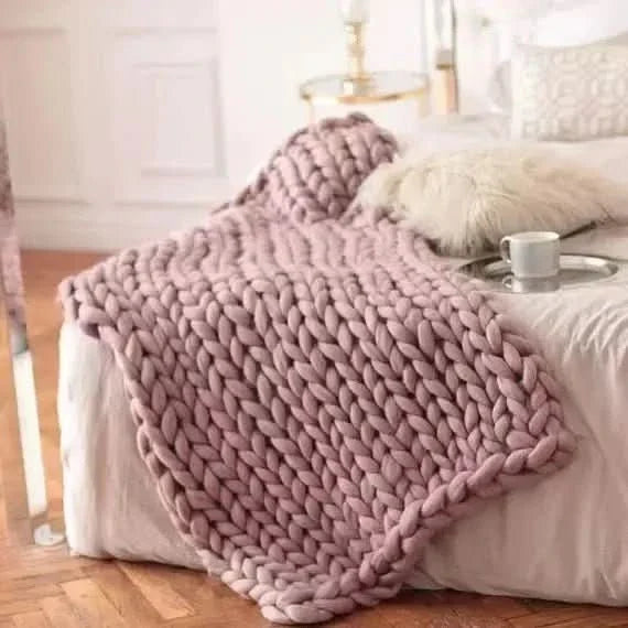 Loomora – Handmade Minky Chunky Blanket for Ultimate Comfort