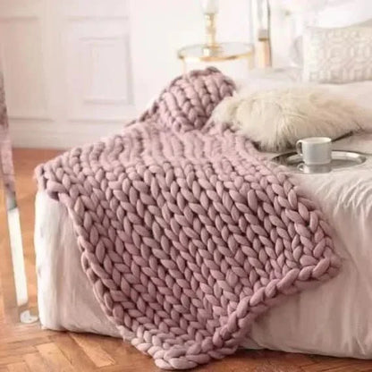 Loomora – Handmade Minky Chunky Blanket for Ultimate Comfort