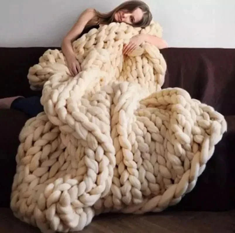 Loomora – Handmade Minky Chunky Blanket for Ultimate Comfort