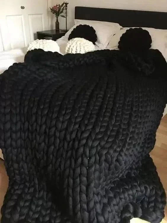 Loomora – Handmade Minky Chunky Blanket for Ultimate Comfort