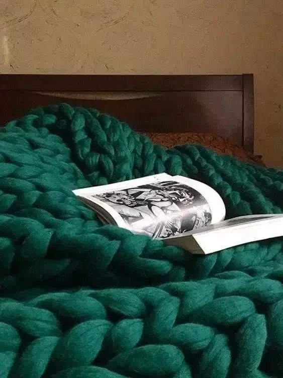 Loomora – Handmade Minky Chunky Blanket for Ultimate Comfort