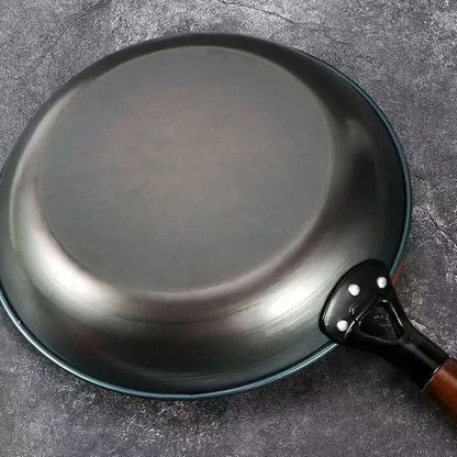 HearthForge cast iron pan | Robust non-stick frying pan | Even heat distribution | Healthy & durable cookware