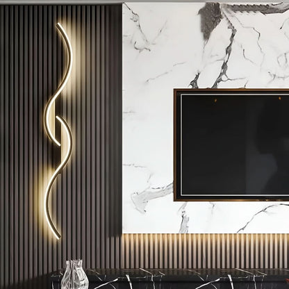 Schwung – Modern curved LED wall light with dynamic design