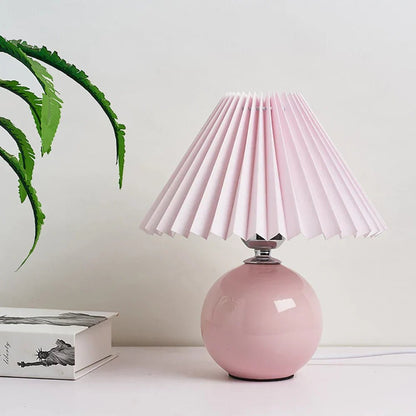 RETROLUME – Elegant Vintage Table Lamp with Foldable Lampshade