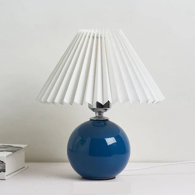 RETROLUME – Elegant Vintage Table Lamp with Foldable Lampshade