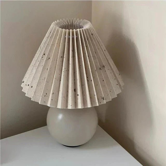 RETROLUME – Elegant Vintage Table Lamp with Foldable Lampshade