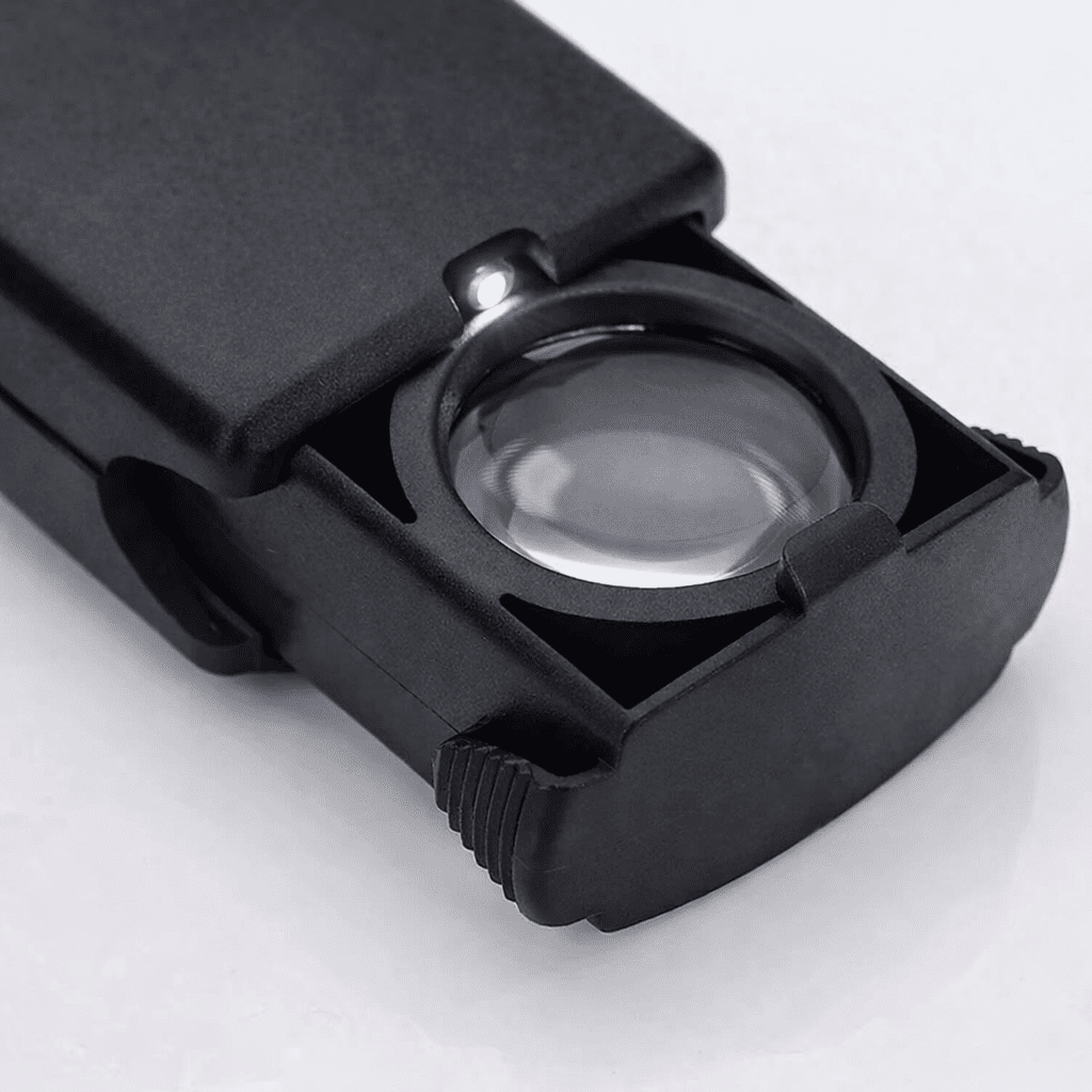 DETAILSCOPE – 30x illuminated handheld magnifier for precise inspections