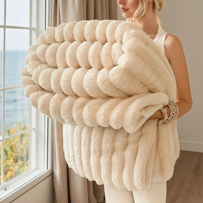 SNUGBUN – Cozy cuddle blanket made of faux rabbit fur for sofa and bed