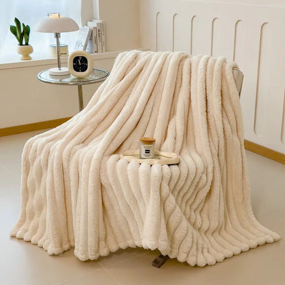 SNUGBUN – Cozy cuddle blanket made of faux rabbit fur for sofa and bed