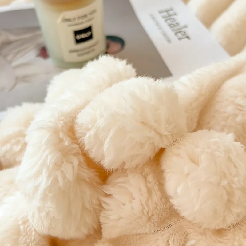 SNUGBUN – Cozy cuddle blanket made of faux rabbit fur for sofa and bed