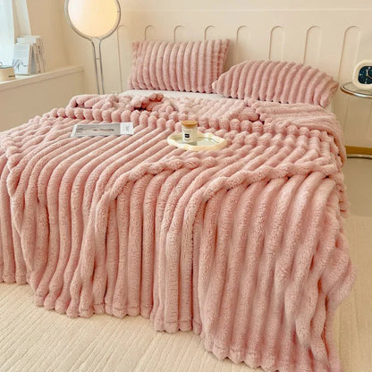 SNUGBUN – Cozy cuddle blanket made of faux rabbit fur for sofa and bed