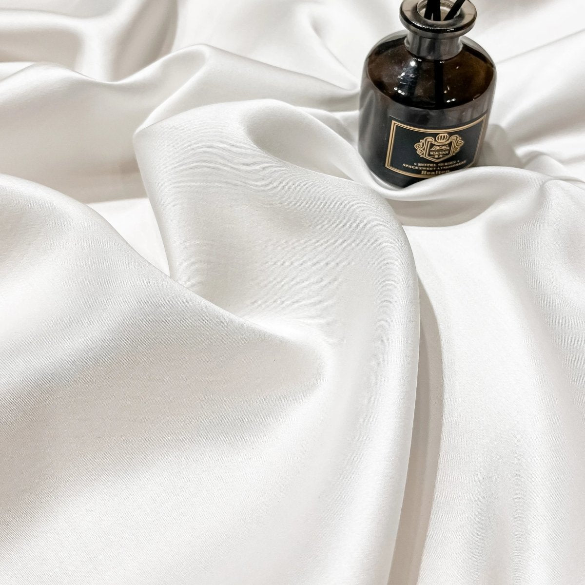 SILKLYRA – Elegant Fitted Sheet Made of Mulberry Silk with Deep Pocket