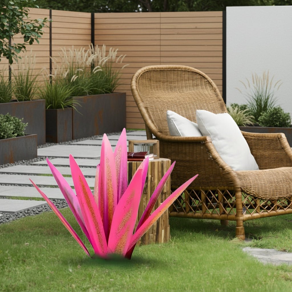 METALFLORA – Lively agave sculpture made of metal for weatherproof, modern garden decoration