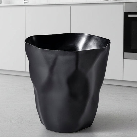 FORMHAUS – Stylish minimalist trash can with unique irregular shape