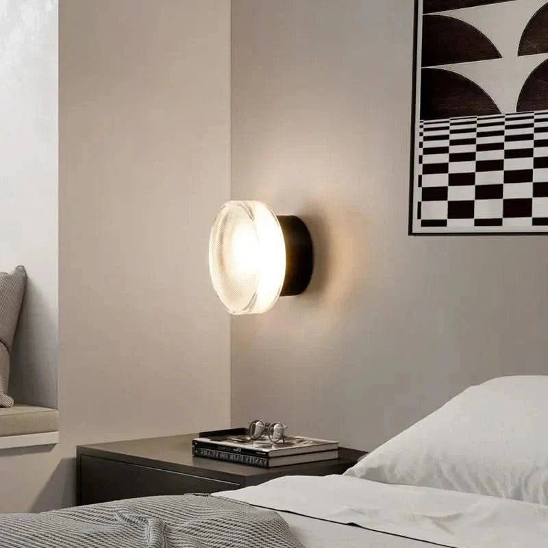 Aluminium wall light - Dimmable & elegant for stylish interiors