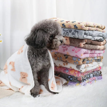 PAWSOFT – Plush Flannel Pet Blanket with Paw Design, Cozy & Easy Care