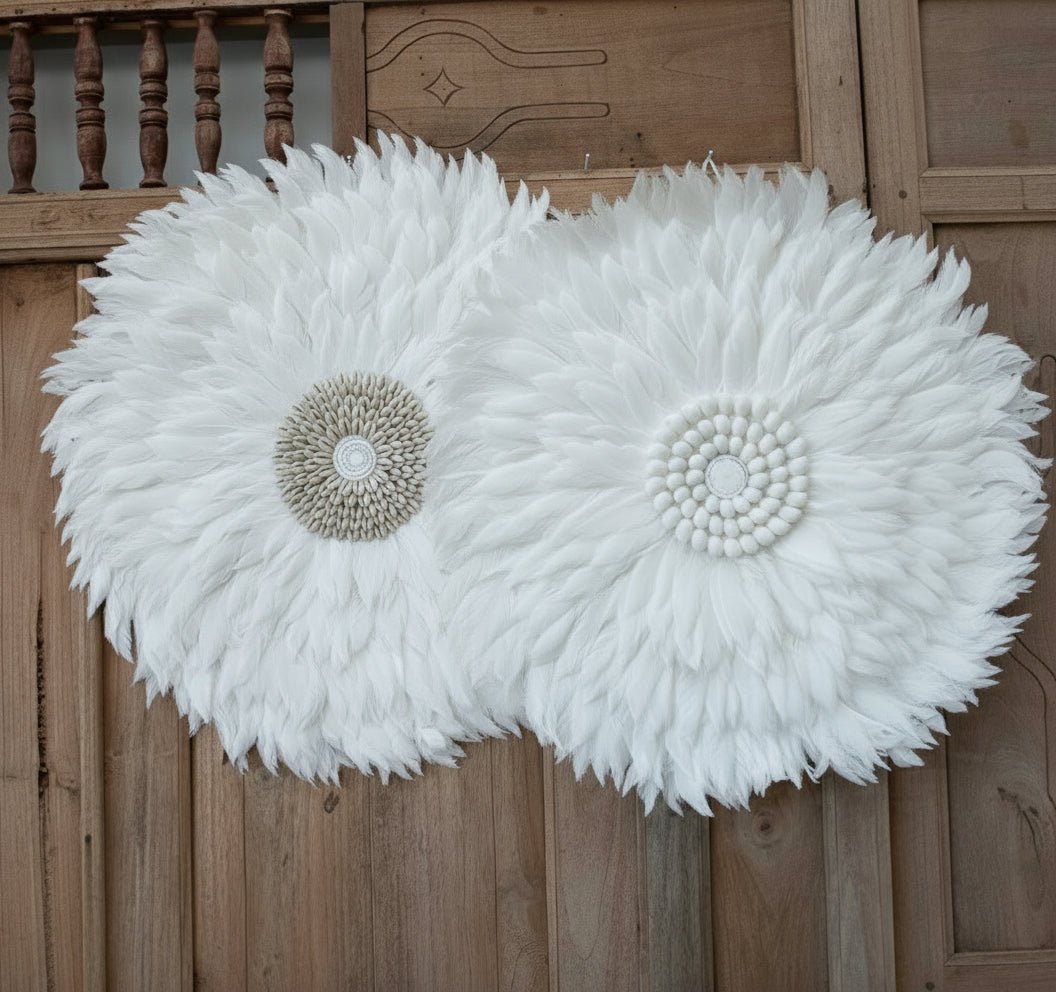 WHITESHELLIA – Elegant Juju Hat made of white feathers