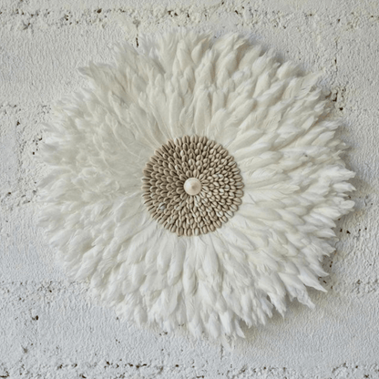 WHITESHELLIA – Elegant Juju Hat made of white feathers