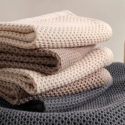 MONOVA – Ultra-absorbent towels in an elegant minimalist neutral color palette